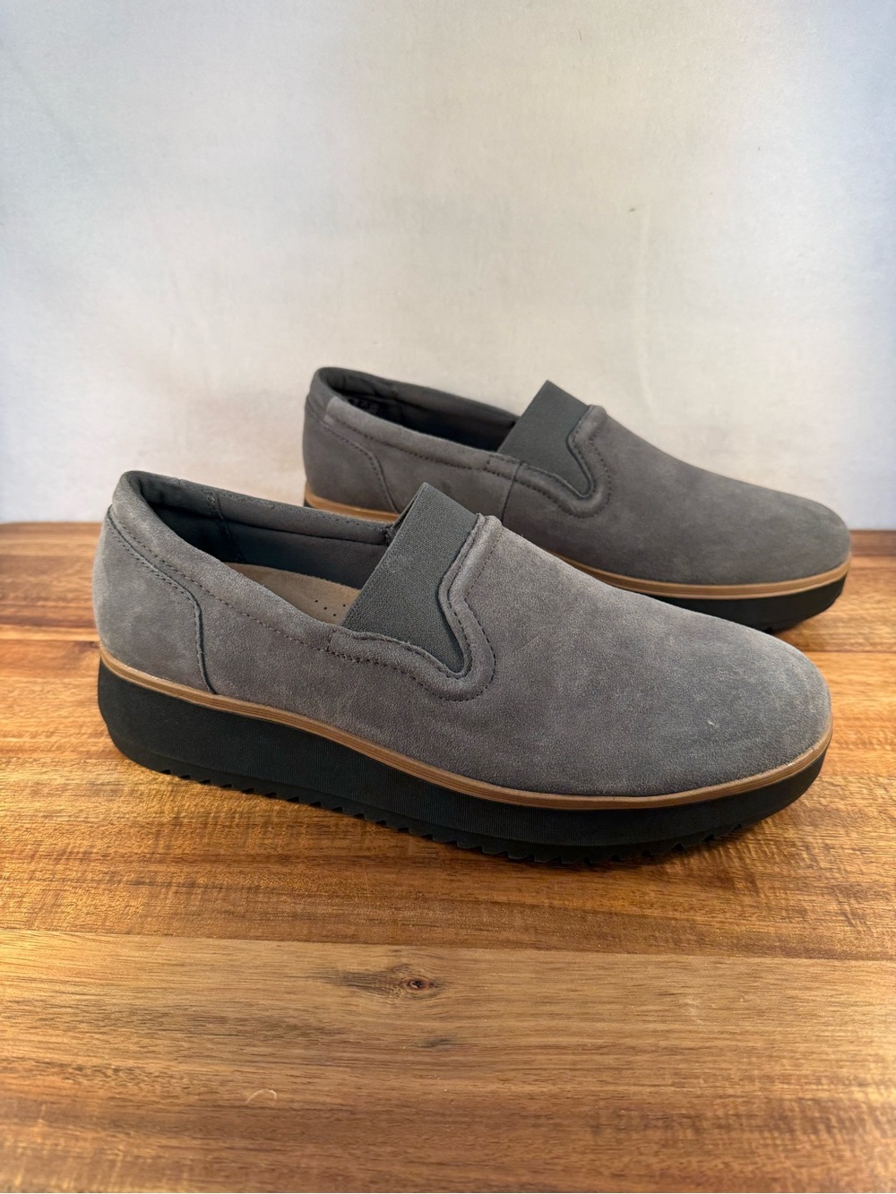 Clarks Collection Light Grey Suede Slip-on Loafers Size 10W NWT